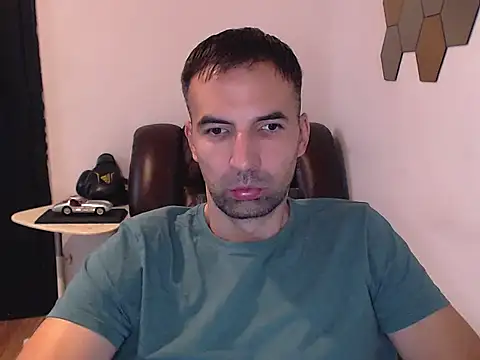 Snapshot of Leo_1617 chatting on October 13, 2:17 pm Leo 1617 online show from October 13, 2:17 pm