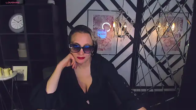 Queen Anna  online show from January 15, 2:06 am