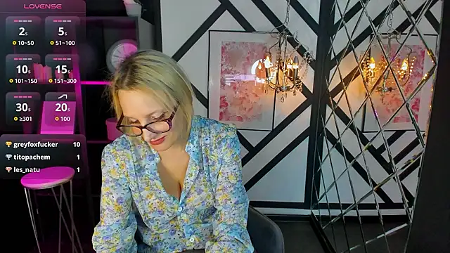 Queen Anna  online show from January 31, 7:11 pm