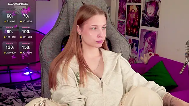 Snapshot of CuteMousee chatting on October 10, 9:19 am CuteMousee online show from October 10, 9:19 am