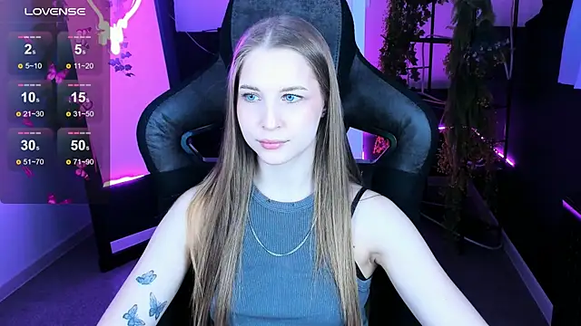 Snapshot of CuteMousee chatting on October 24, 8:44 am CuteMousee online show from October 24, 8:44 am