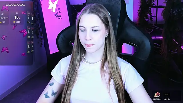 Snapshot of CuteMousee chatting on October 25, 5:37 am CuteMousee online show from October 25, 5:37 am