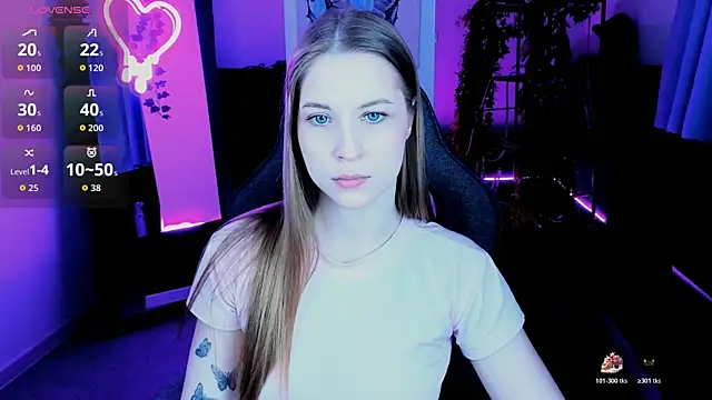 Snapshot of CuteMousee chatting on November 8, 9:20 am CuteMousee online show from November 8, 9:20 am