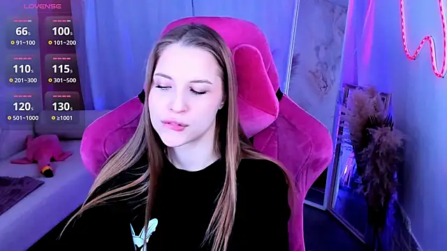 Snapshot of CuteMousee chatting on November 25, 6:13 am CuteMousee online show from November 25, 6:13 am