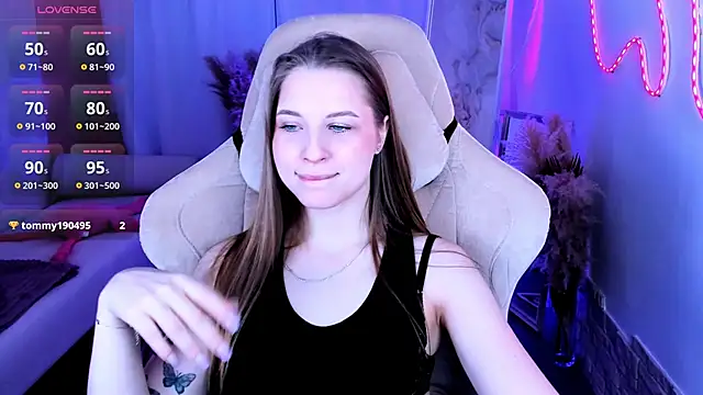 Snapshot of CuteMousee chatting on December 3, 6:21 am CuteMousee online show from December 3, 6:21 am