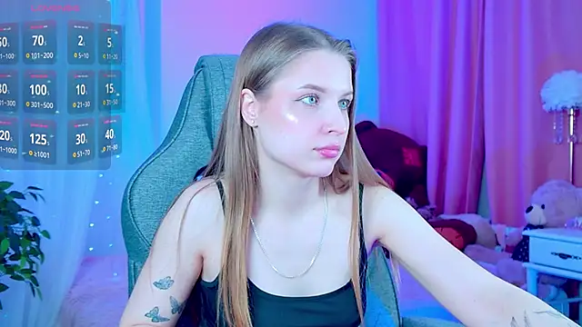 Snapshot of CuteMousee chatting on December 15, 5:55 am CuteMousee online show from December 15, 5:55 am