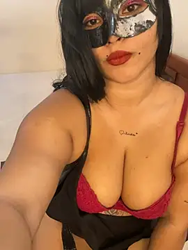 Snapshot of thushani24 chatting on January 19, 9:35 am thushani24 online show from January 19, 9:35 am