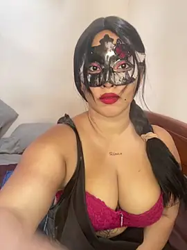 Snapshot of thushani24 chatting on February 3, 7:35 am thushani24 online show from February 3, 7:35 am