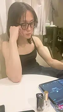 mel  mel online show from March 27, 2:06 pm