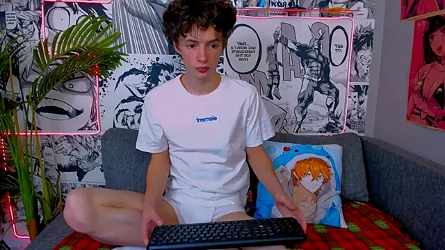 Snapshot of LukeSweet chatting on April 10, 2:22 pm LukeSweet online show from April 10, 2:22 pm