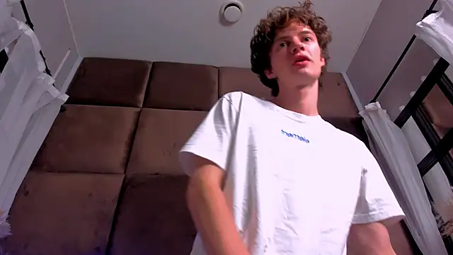 Snapshot of LukeSweet chatting on May 14, 1:07 pm LukeSweet online show from May 14, 1:07 pm