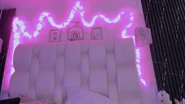 Snapshot of MelodiLovee_ chatting on March 28, 6:07 pm MelodiLovee online show from March 28, 6:07 pm