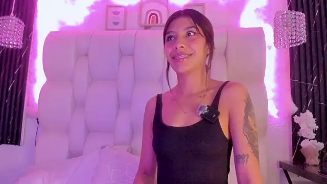 MelodiLovee  online show from April 28, 4:45 pm
