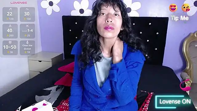 Snapshot of karolinee_66_ chatting on February 13, 4:19 am karolinee 66 online show from February 13, 4:19 am