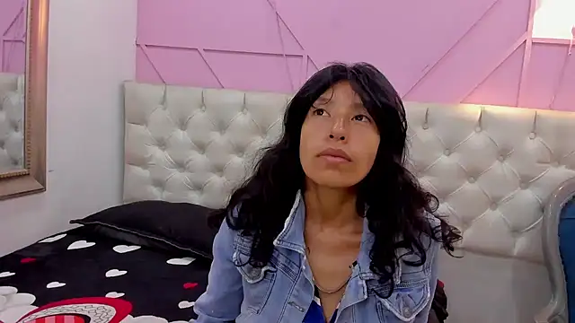 karolinee 66  online show from May 1, 4:06 am