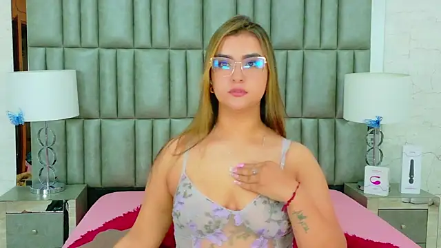 Snapshot of ZoehRoux chatting on September 27, 3:55 am ZoehRoux online show from September 27, 3:55 am