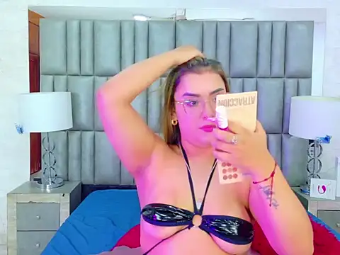 Snapshot of ZoehRoux chatting on September 30, 4:17 am ZoehRoux online show from September 30, 4:17 am