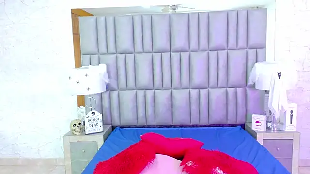 Snapshot of ZoehRoux chatting on October 11, 4:01 am ZoehRoux online show from October 11, 4:01 am