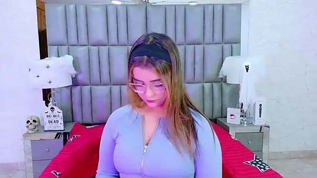 Snapshot of ZoehRoux chatting on October 17, 4:04 am ZoehRoux online show from October 17, 4:04 am