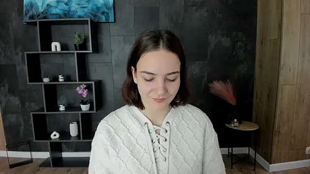 OliviaMontgomery online show from December 10, 11:43 am