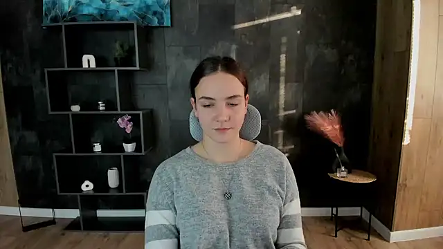 OliviaMontgomery online show from December 20, 1:00 pm