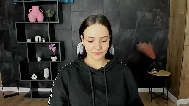 OliviaMontgomery online show from January 10, 11:11 am