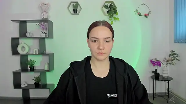 OliviaMontgomery online show from March 8, 4:50 pm