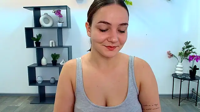 OliviaMontgomery online show from September 15, 5:18 am