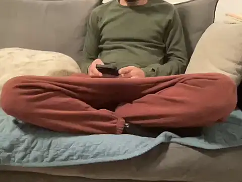 4small4inchlol online show from February 18, 7:32 pm