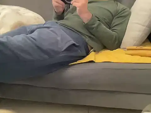 4small4inchlol online show from April 1, 8:59 am