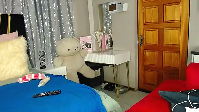 MissBigNipples online show from May 6, 3:35 am
