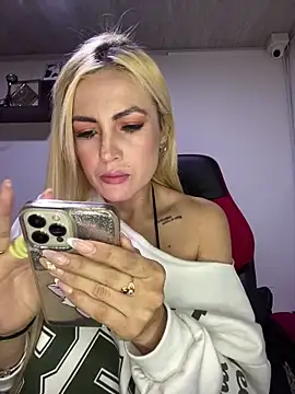 Snapshot of alicev_kitty chatting on October 25, 1:07 pm alicev kitty online show from October 25, 1:07 pm