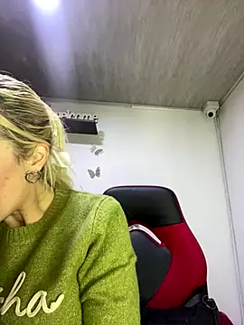 Snapshot of alicev_kitty chatting on October 30, 1:12 pm alicev kitty online show from October 30, 1:12 pm