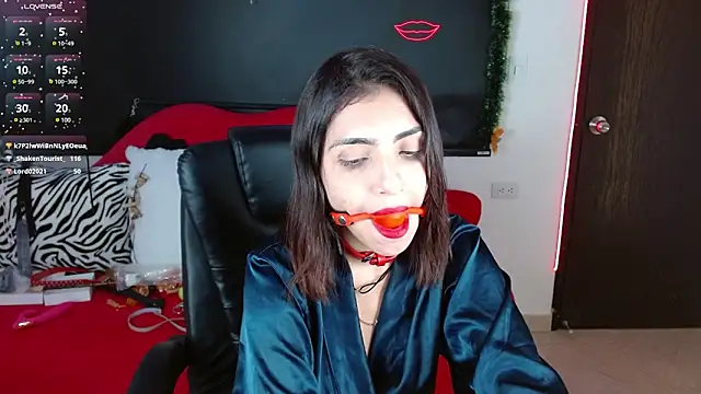 Carolaine69  online show from December 9, 9:26 pm