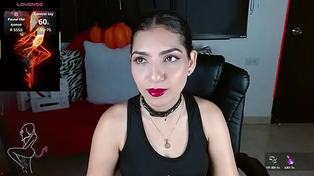 Snapshot of Carolaine69_ chatting on October 2, 1:29 pm Carolaine69 online show from October 2, 1:29 pm