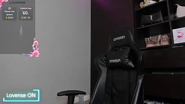 MeganDaviees online show from December 17, 11:11 pm