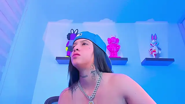 Gangster Girl online show from December 15, 3:24 am