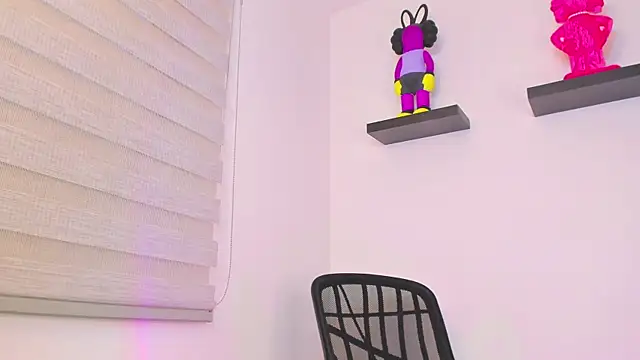 Gangster Girl online show from December 19, 11:03 pm