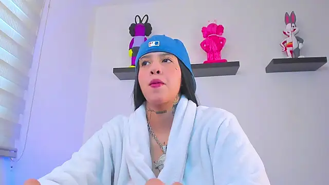 Gangster Girl online show from December 27, 9:32 pm