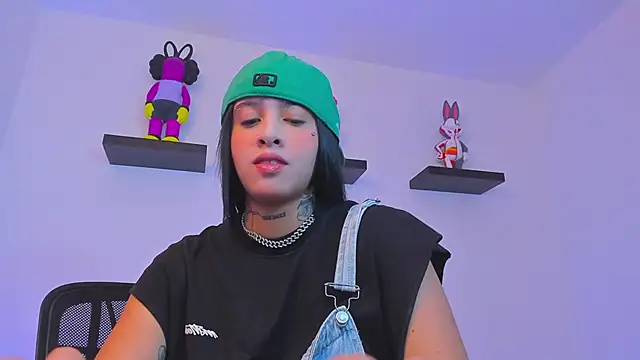 Gangster Girl online show from March 7, 11:05 pm