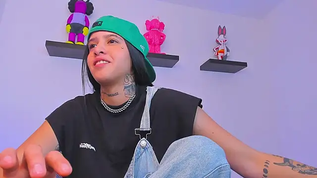 Gangster Girl online show from March 8, 2:34 am