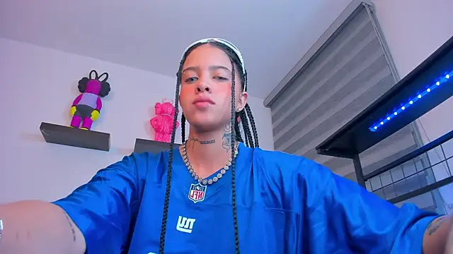 Gangster Girl online show from October 5, 2:32 am