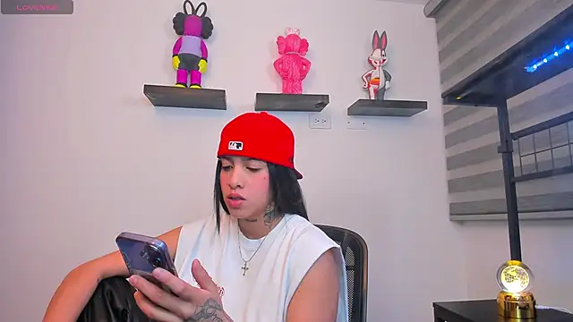 Gangster Girl online show from March 7, 5:15 am