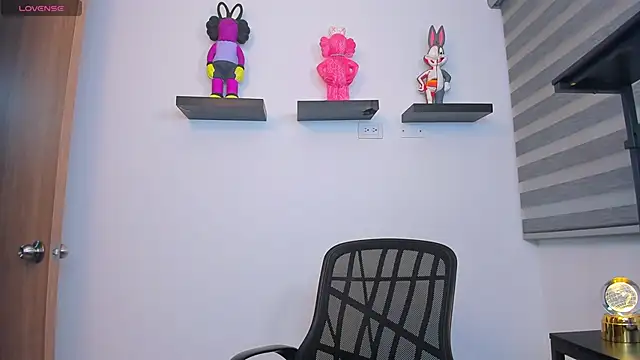 Gangster Girl online show from March 21, 8:19 am