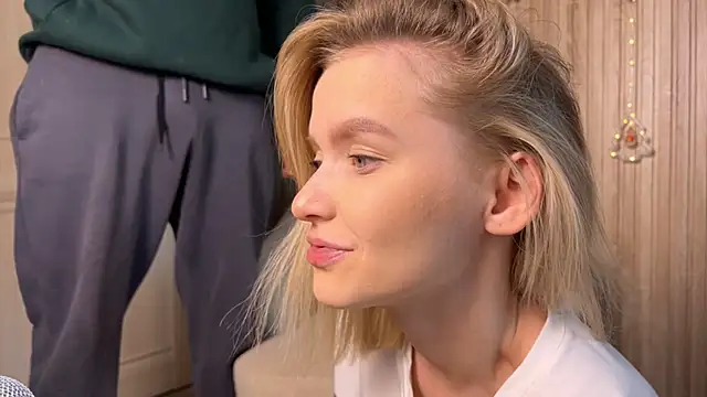 Snapshot of Adelovenick chatting on January 6, 9:57 am Adelovenick online show from January 6, 9:57 am