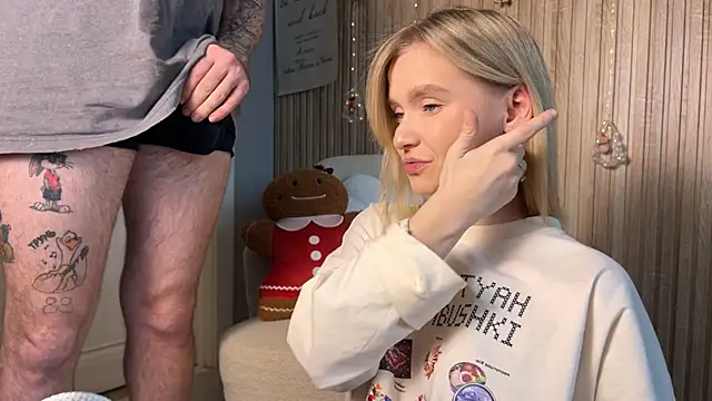 Snapshot of Adelovenick chatting on January 13, 9:58 am Adelovenick online show from January 13, 9:58 am