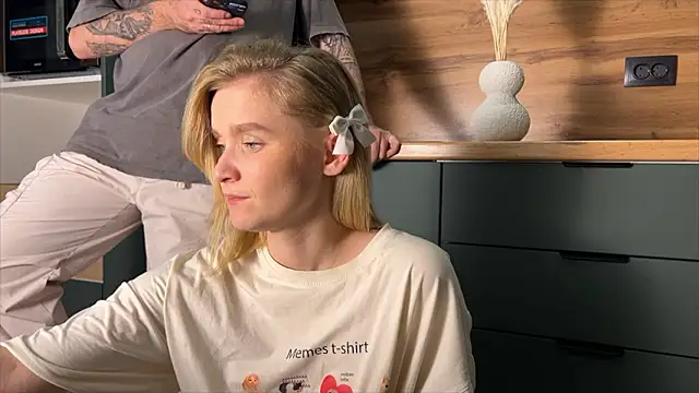 Snapshot of Adelovenick chatting on February 1, 8:51 pm Adelovenick online show from February 1, 8:51 pm