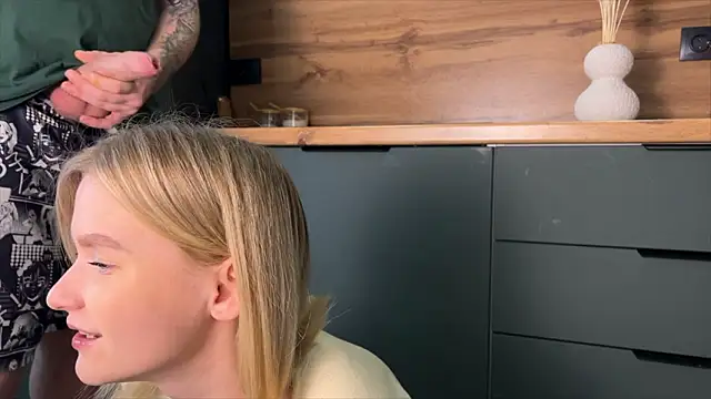 Snapshot of Adelovenick chatting on February 15, 7:38 am Adelovenick online show from February 15, 7:38 am