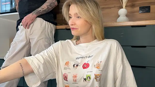 Snapshot of Adelovenick chatting on March 14, 10:32 am Adelovenick online show from March 14, 10:32 am