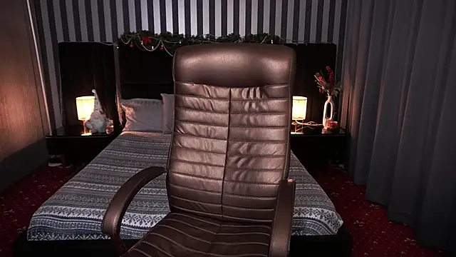 Daisy Delight online show from December 25, 2:45 pm